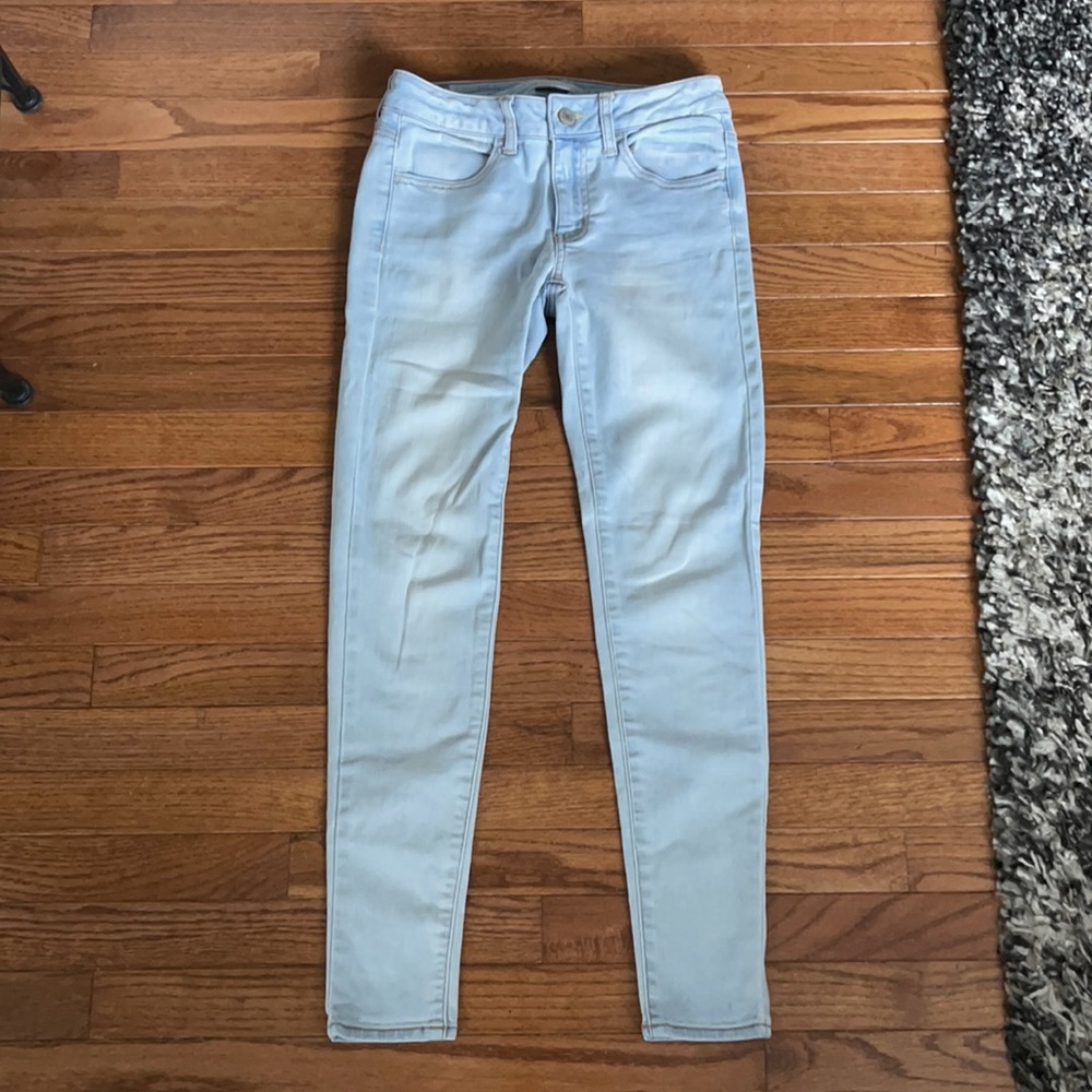 American Eagle jeggings. Size 4 regular mid rise. Good condition.